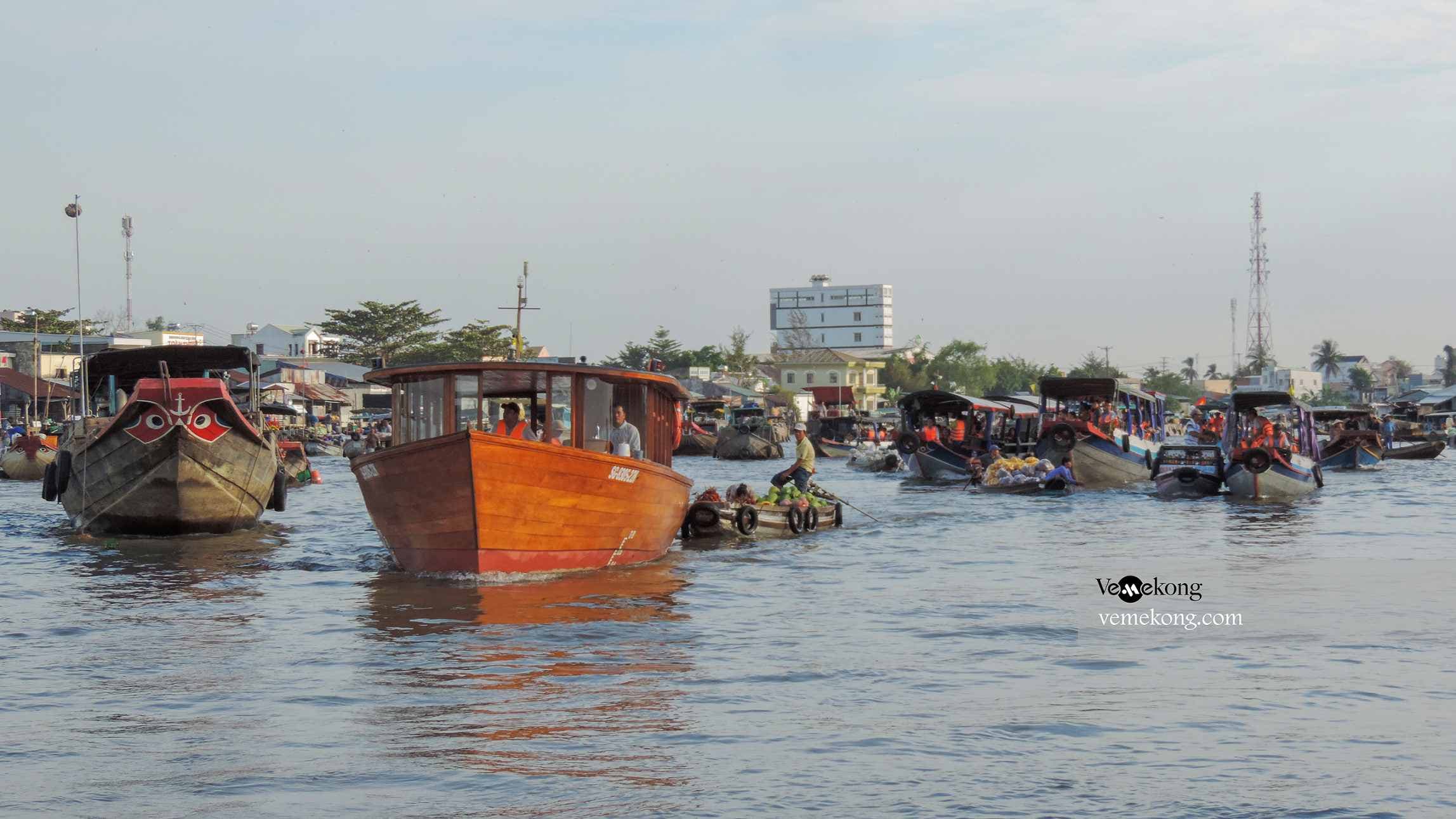 Phong Dien floating market & small canal